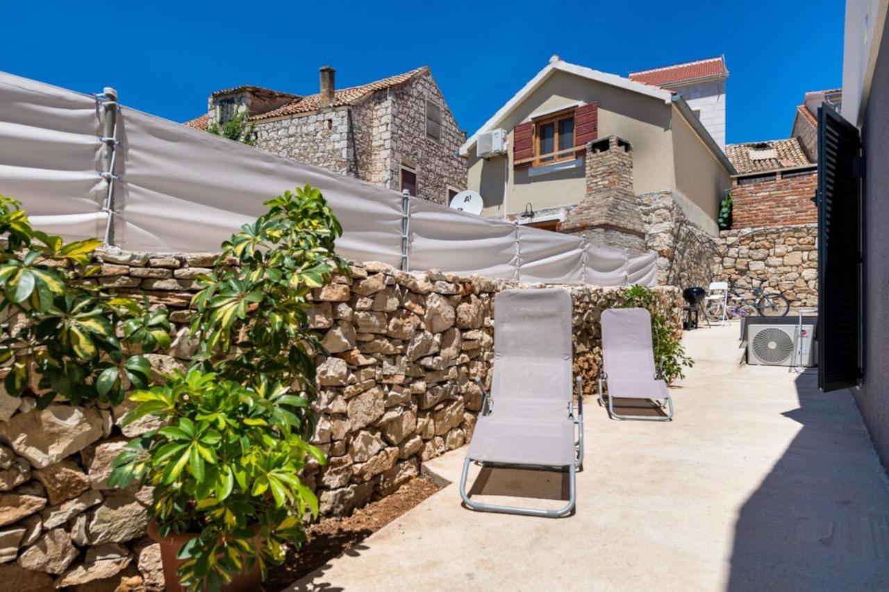 Вилла Rural House Pikola With Sea View On Vis Island Комижа Экстерьер фото